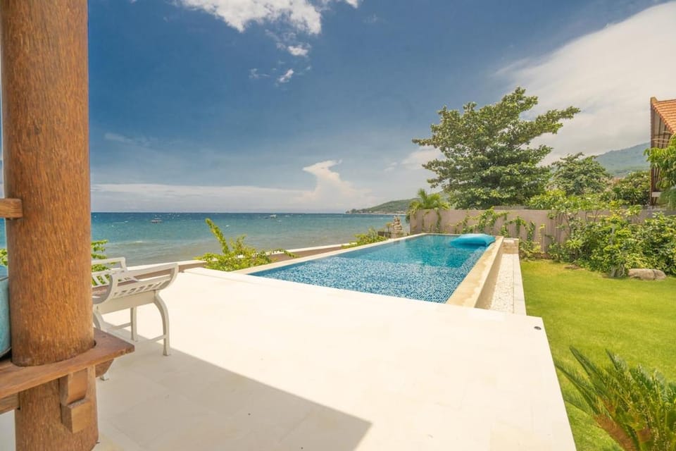Day, Natural landscape, Pool view, Sea view, Swimming pool, sunbed