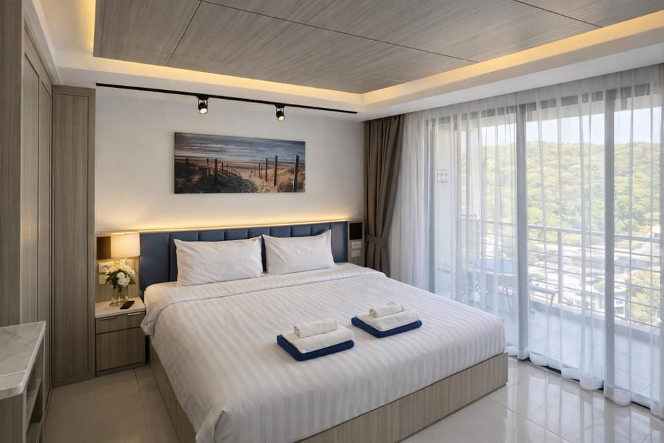 Bed, Bedroom, towels