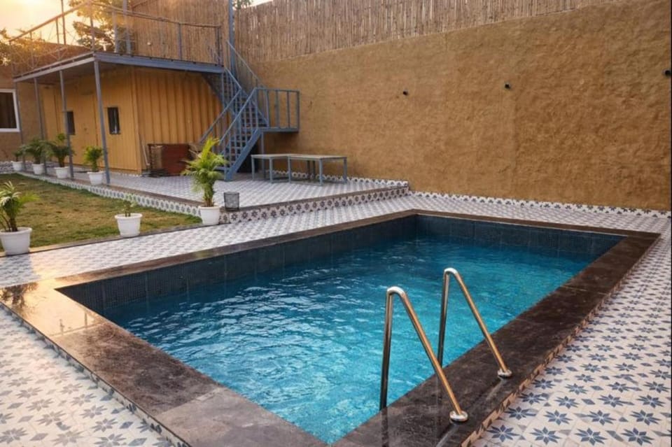 Swimming pool