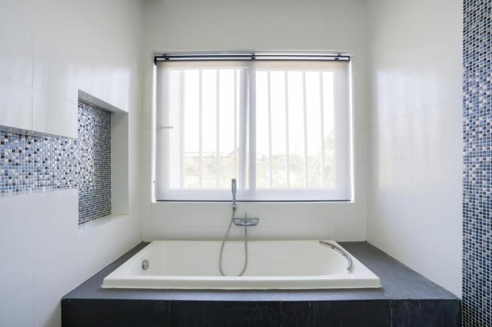 Bathroom, Bath