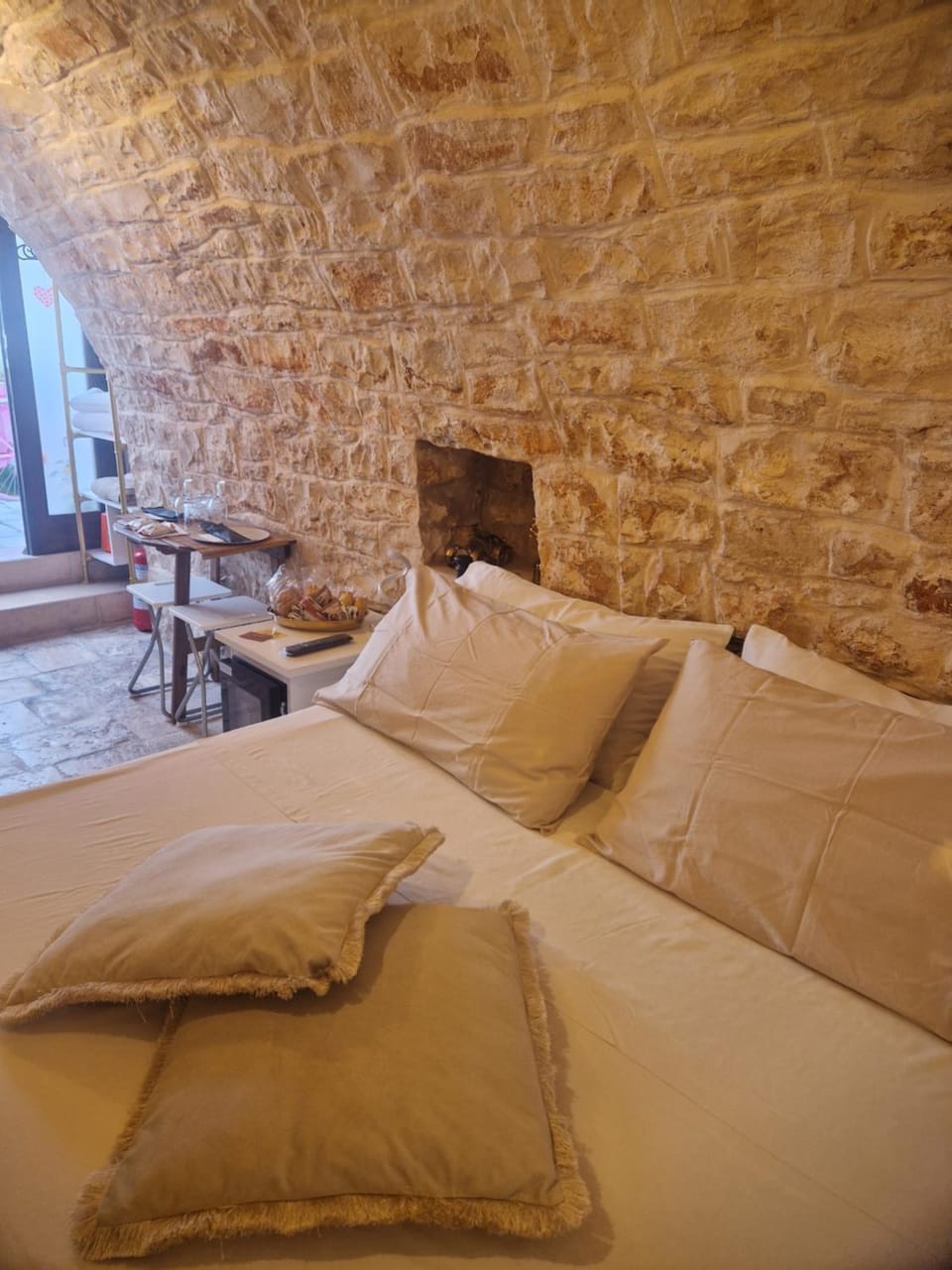 Bed, Seating area, Bedroom