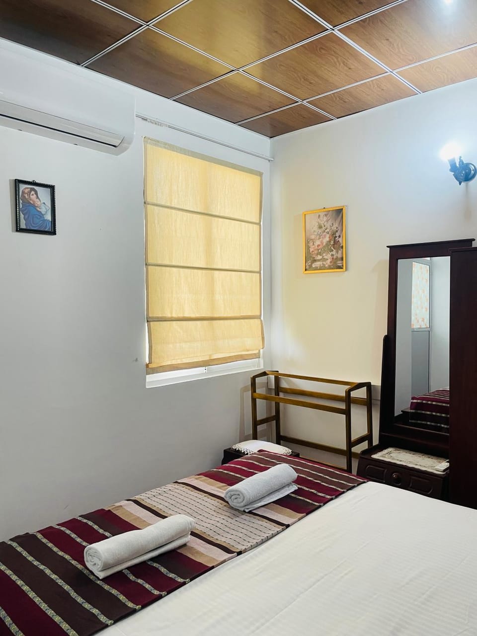 Bed, Bedroom, air conditioner