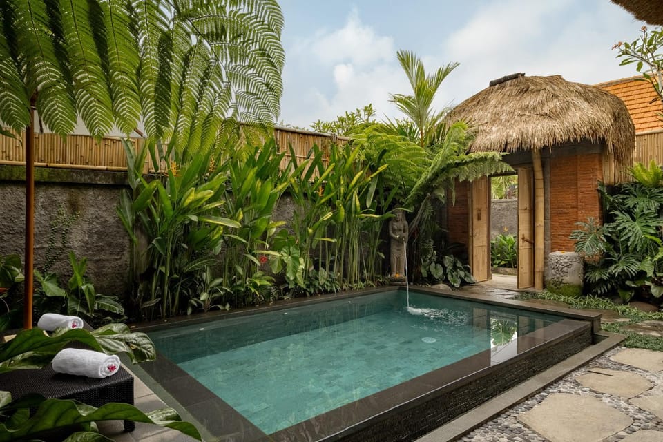 Facade/entrance, Pool view, Swimming pool, sunbed