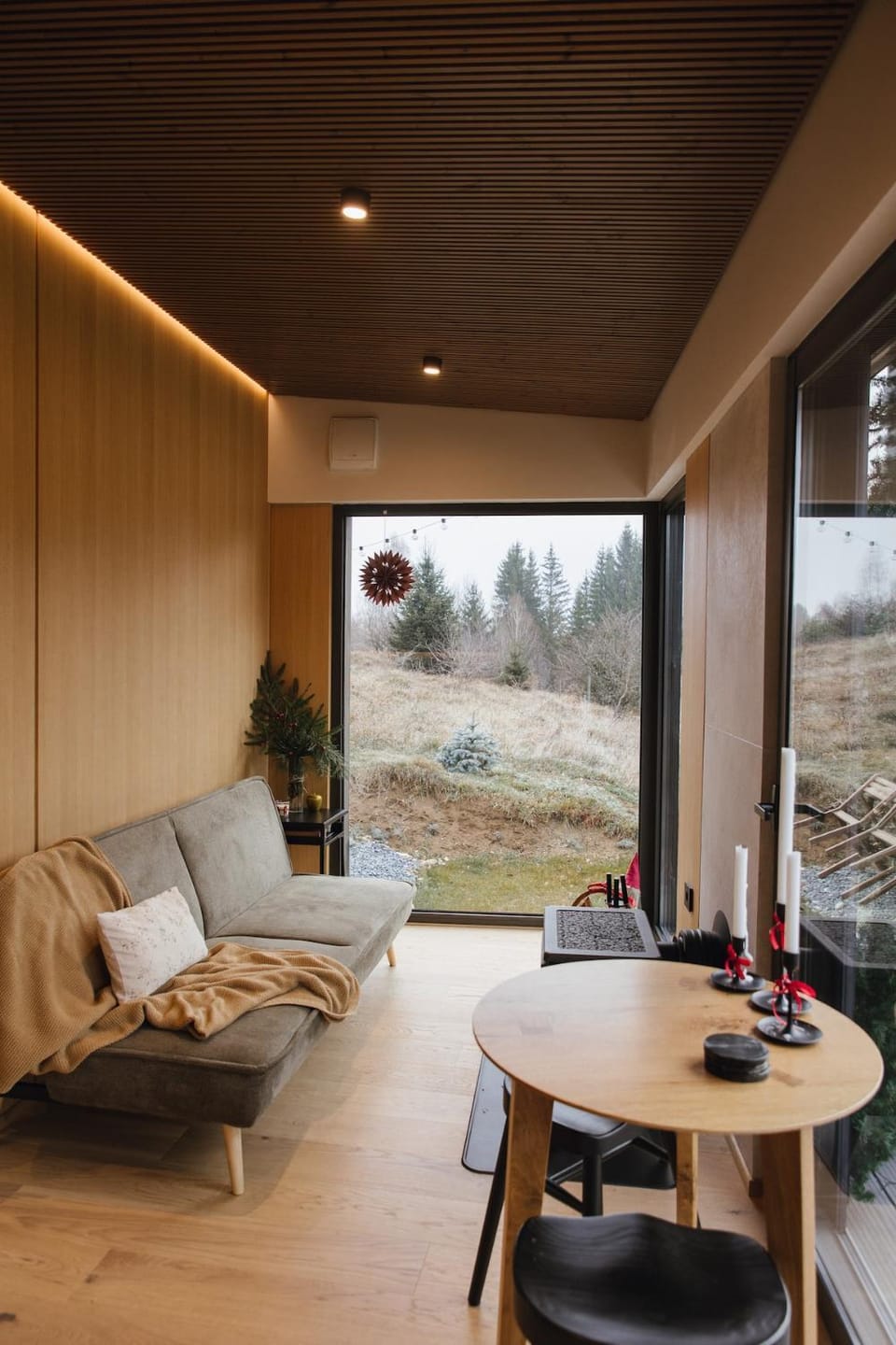Kota Garana-Couples Mountain Hideaway with Hot Tub Villa in Timiș County