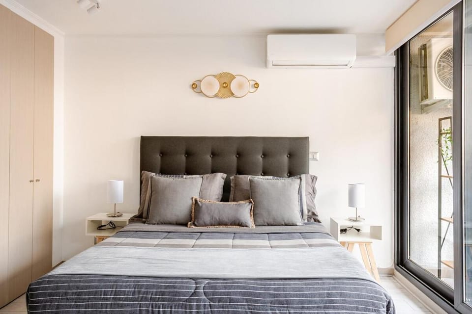 Bed, Photo of the whole room, Bedroom, air conditioner