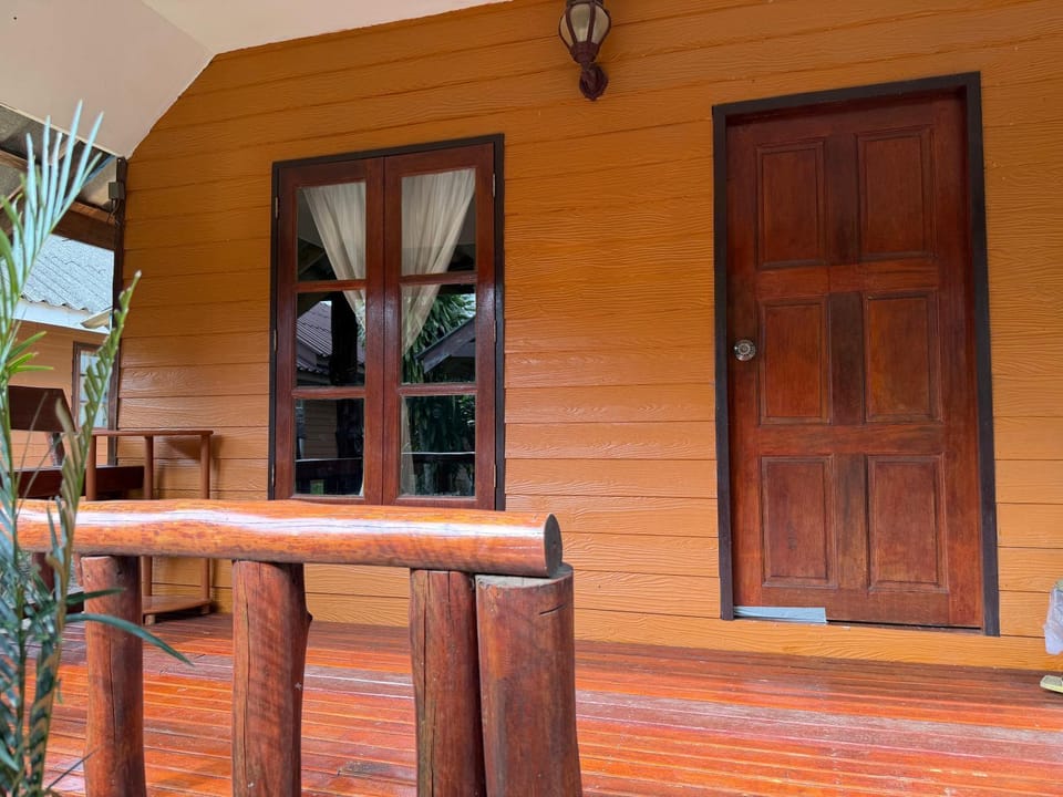 Ja Mia's Bungalow at Pasai Beach Nature lodge in Krabi Changwat