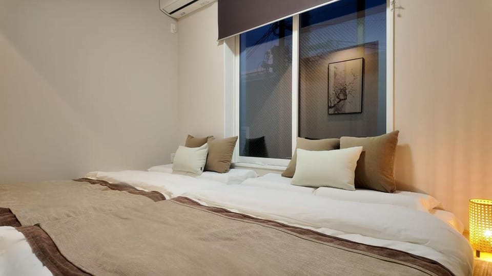 Bed, Bedroom, air conditioner