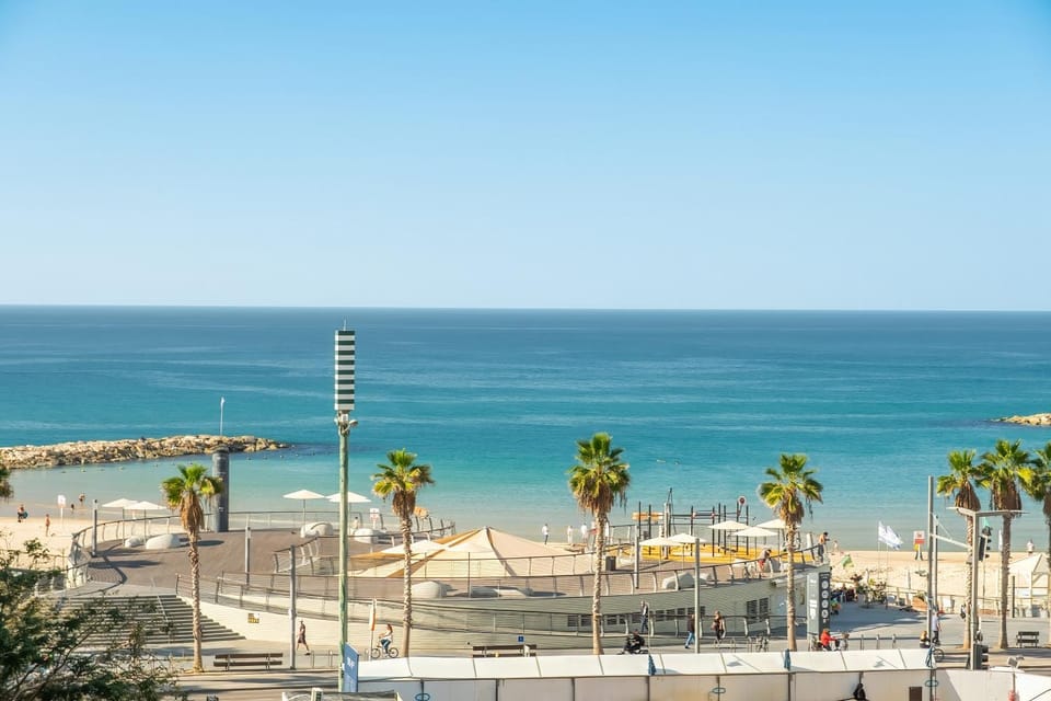 Yarkon Sea-Views with Parking Apartment in Tel Aviv-Yafo