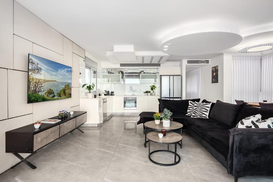 Yarkon Sea-Views with Parking Apartment in Tel Aviv-Yafo