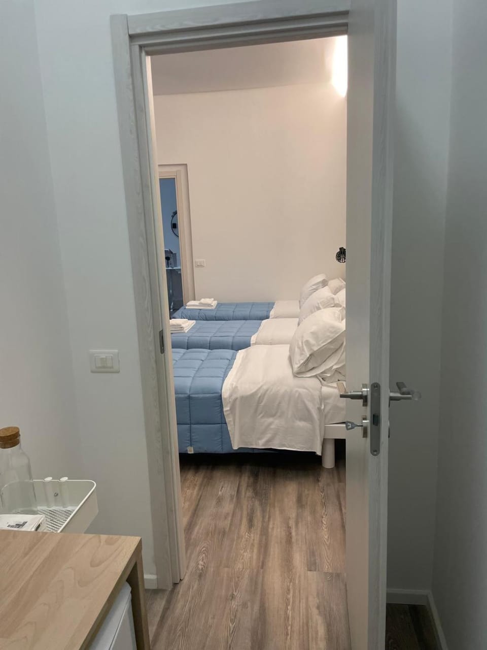 Bedroom, kitchen