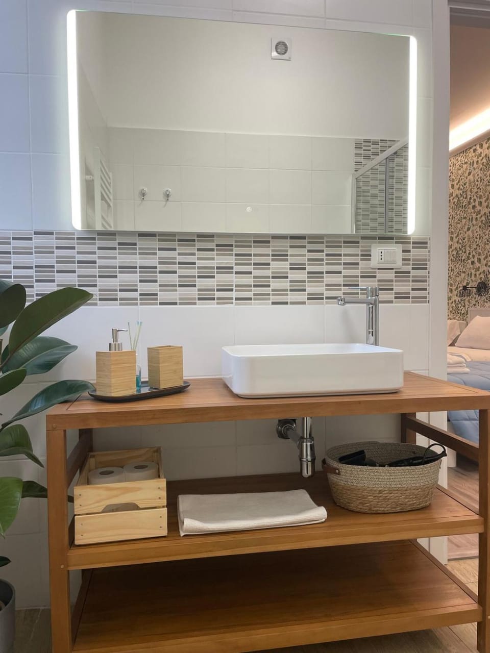 Shower, Bathroom, bidet, towels
