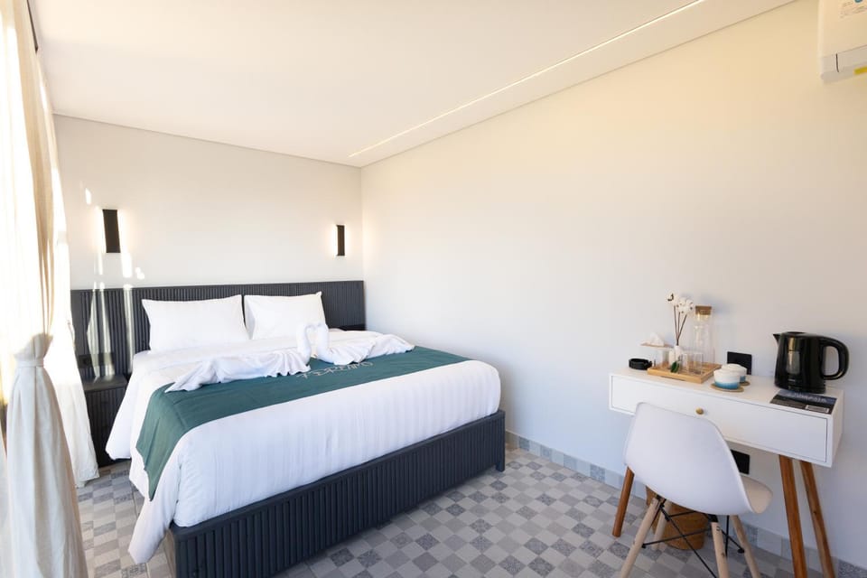 Bed, Coffee/tea facilities, Photo of the whole room, Bedroom