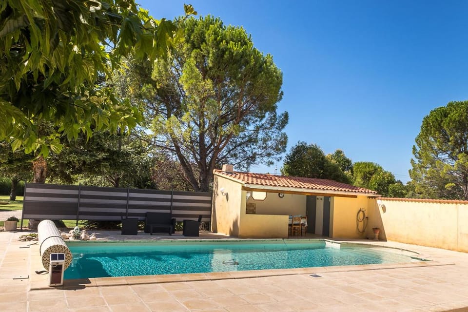 La maison d'à côté House in Valréas