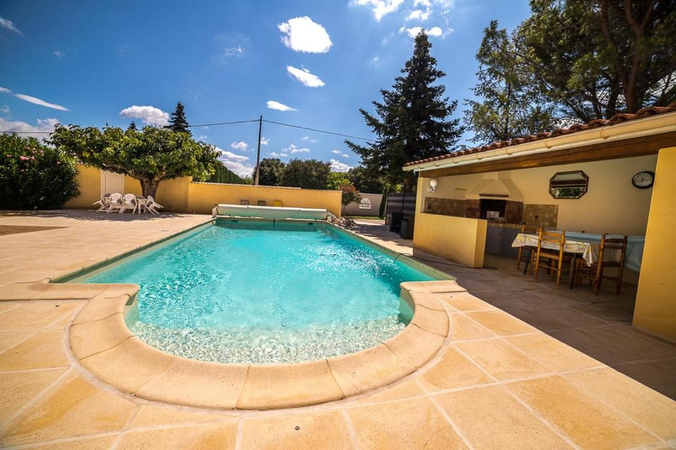 La maison d'à côté House in Valréas