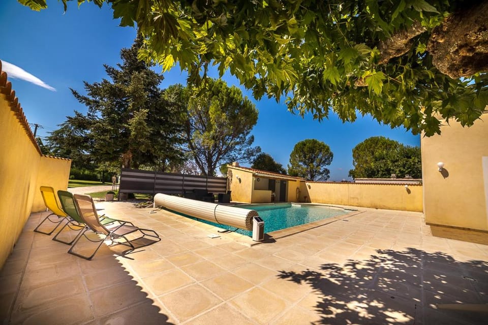 La maison d'à côté House in Valréas
