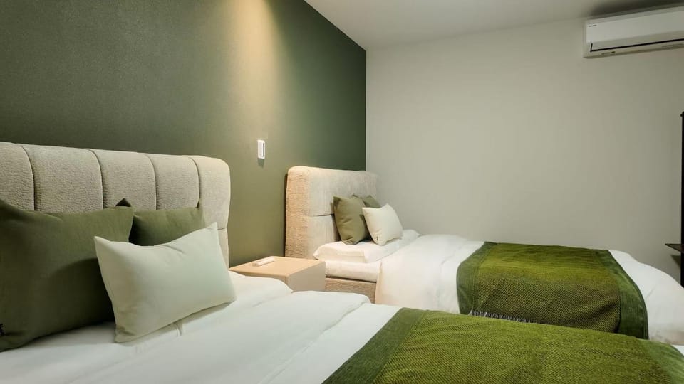 Bed, Bedroom, air conditioner