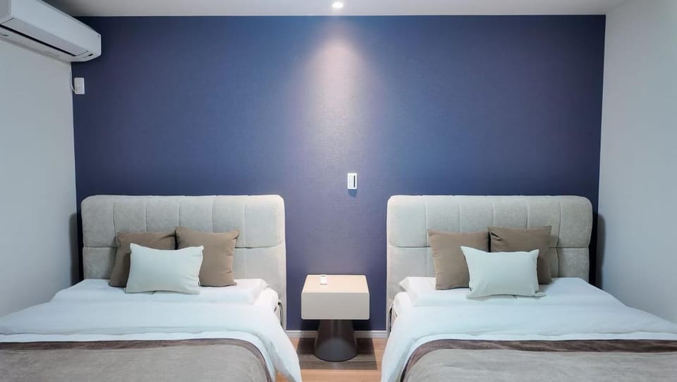 Bed, Bedroom, air conditioner