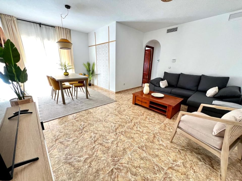 Apartamento cerca estacion y Puerto de Málaga 3 dormitorios Parking Apartment in Malaga