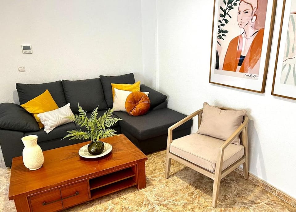Apartamento cerca estacion y Puerto de Málaga 3 dormitorios Parking Apartment in Malaga
