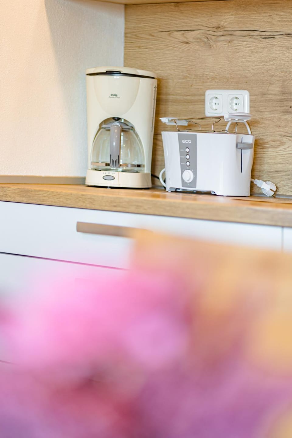 Coffee/tea facilities, toaster
