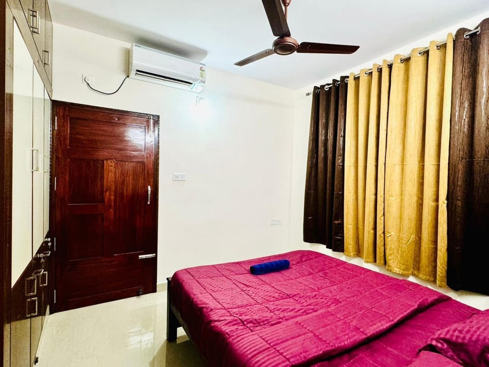 NAYANAs serene pond retreat 4bhk kowdiar Apartment in Thiruvananthapuram