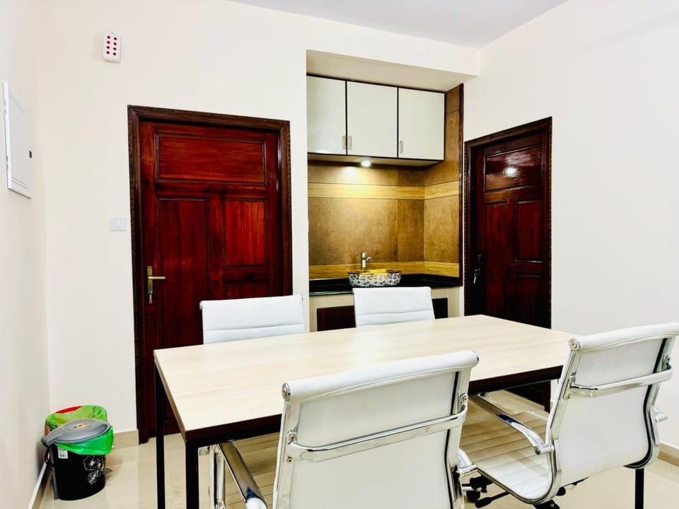 NAYANAs serene pond retreat 4bhk kowdiar Apartment in Thiruvananthapuram