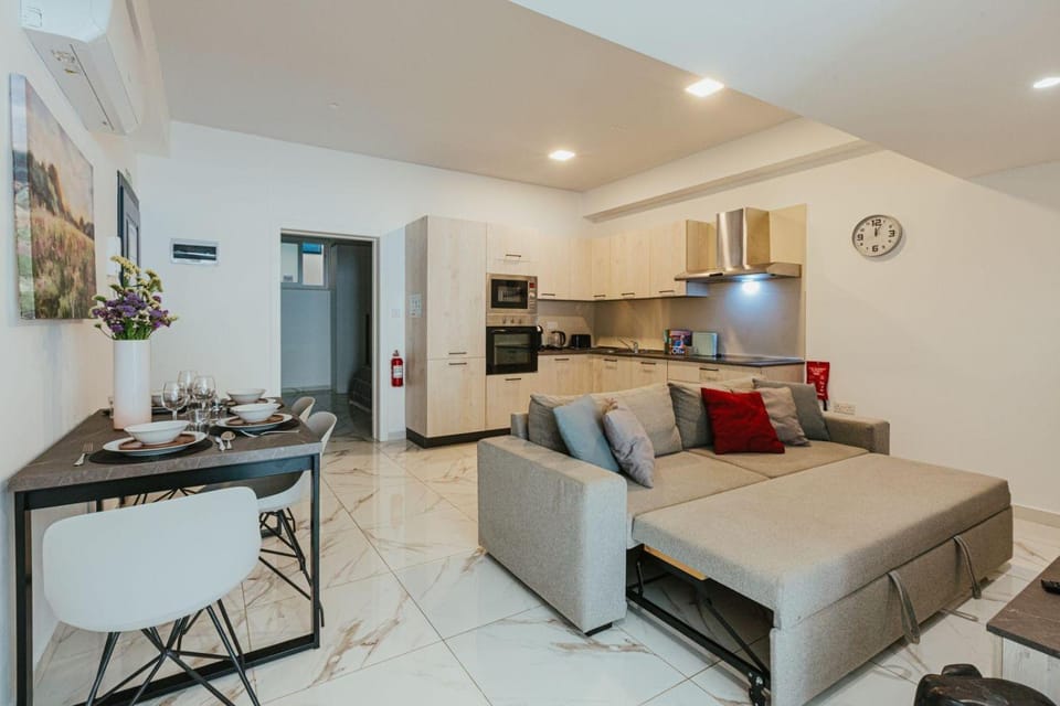 Sea-Side Suites Apartment in Sliema