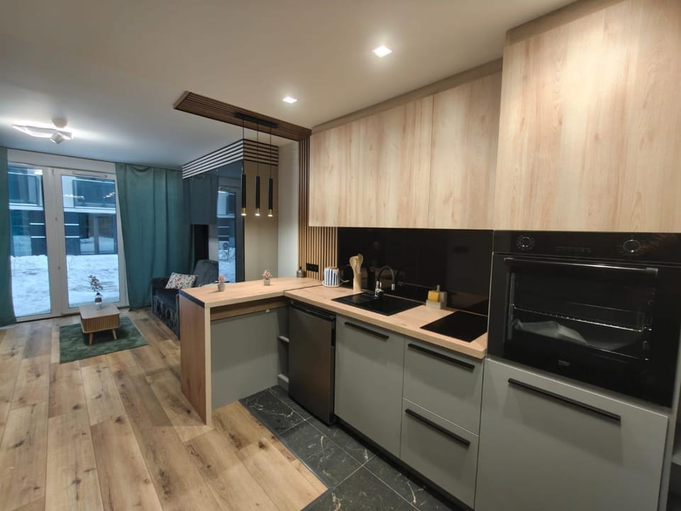 Kitchen or kitchenette, microwave, oven, stove