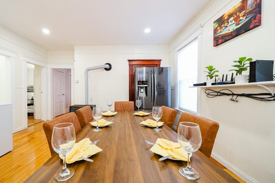 Cozy 3BR Worcester 1st-floor Apt, Pet-Friendly, Near Clark University, Free Parking 4-1 Apartment in Worcester