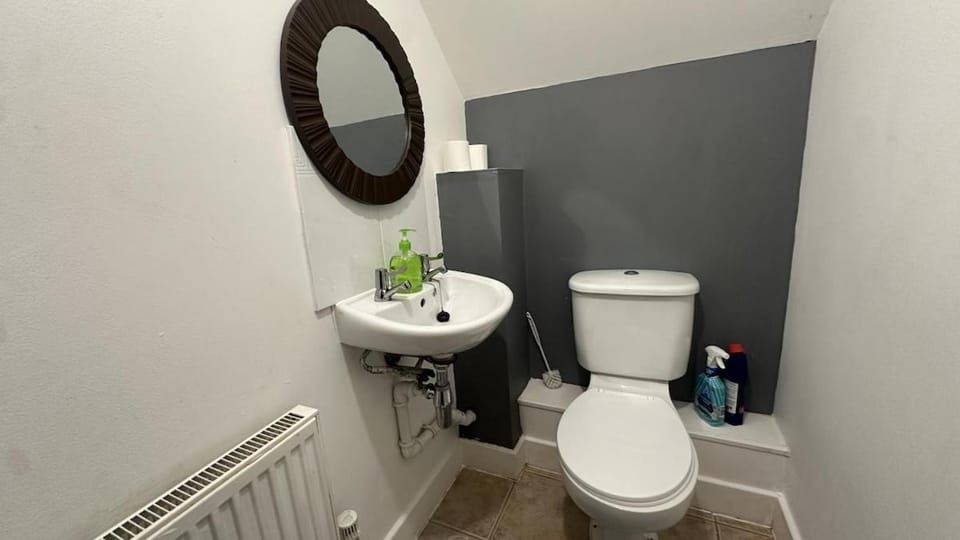 4-Bedroom Home, Central Milton Keynes, Parking House in Milton Keynes