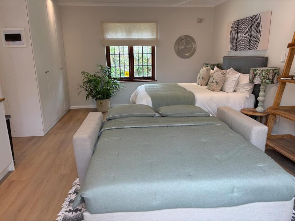Protea Cottage Cozy & Private Studio in Claremont Apartment in Cape Town