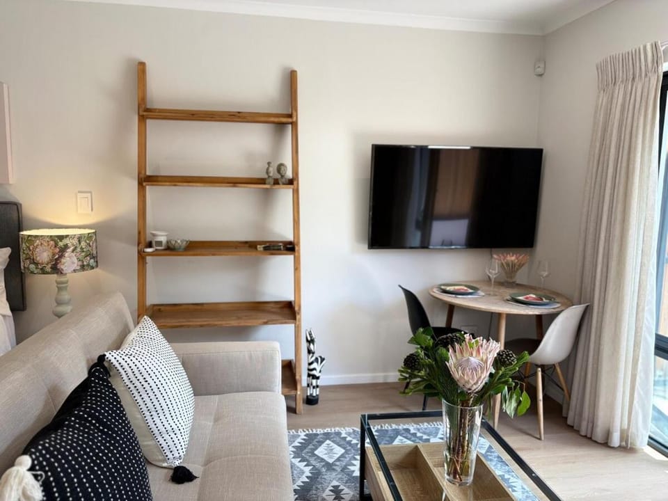 Protea Cottage Cozy & Private Studio in Claremont Apartment in Cape Town