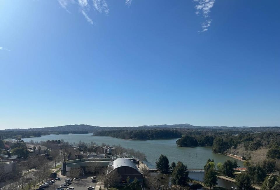 Lake Views Belconnen apartment with 2 bedrooms and sofa bed Apartment in Canberra