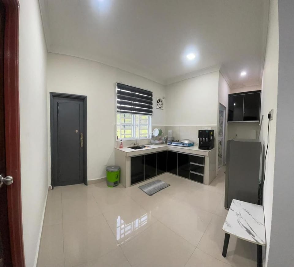Bathroom, Kitchen or kitchenette, kitchen