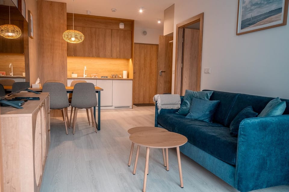 Kitchen or kitchenette, Living room, Seating area, Dining area