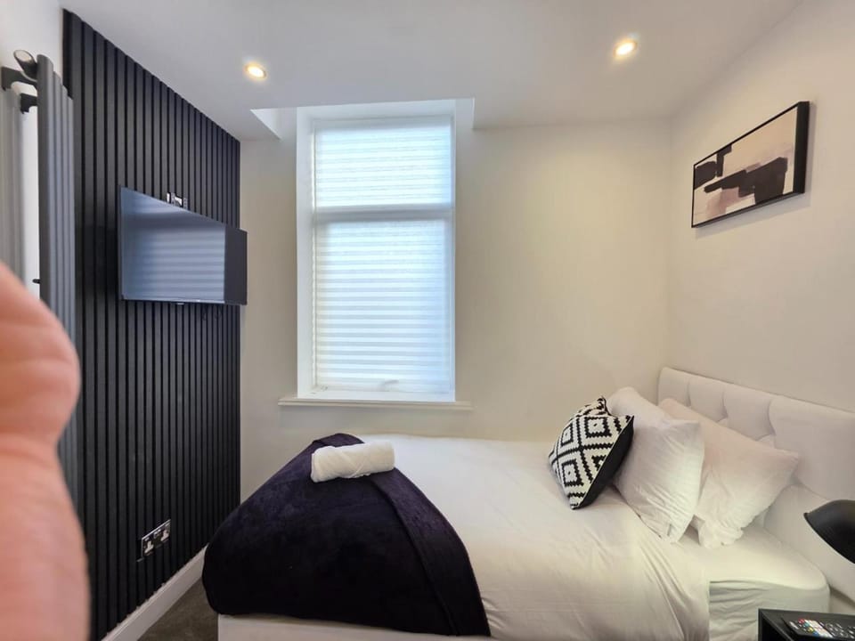 Anfield 4 min walk Sleeps 7 4BR 5Bed 3Bathrooms House in Liverpool