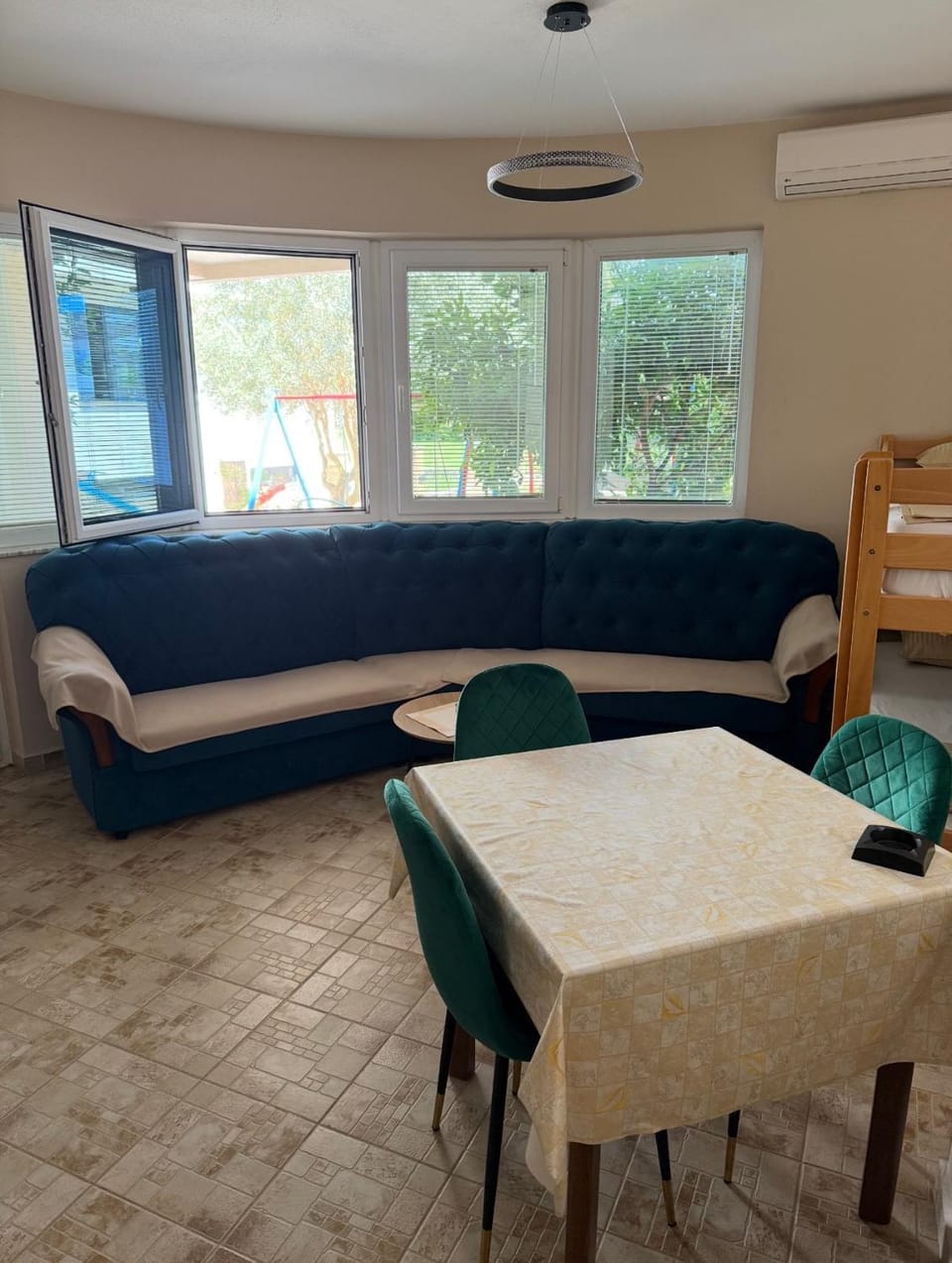 Bed, Living room, Photo of the whole room, Seating area, Dining area, Bedroom, air conditioner