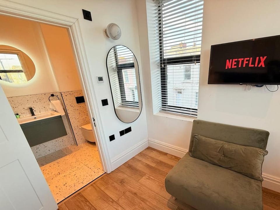 Central - Free parking- Sleeps 6 - Stylish Apt Apartment in Bristol