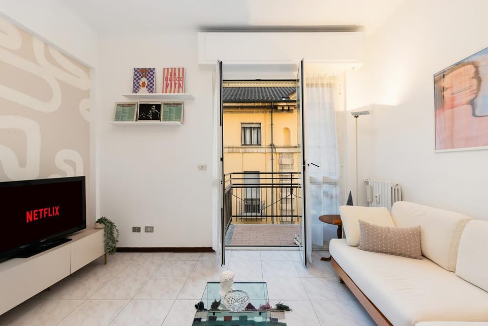 Living room, Seating area, air conditioner