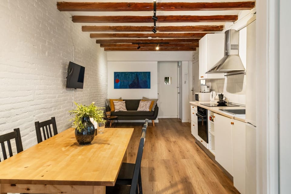 Renovated Apartment Charming Artistic Apartment Apartment in Barcelona