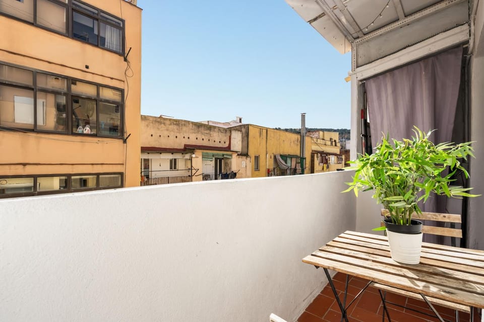 Renovated Apartment Charming Artistic Apartment Apartment in Barcelona