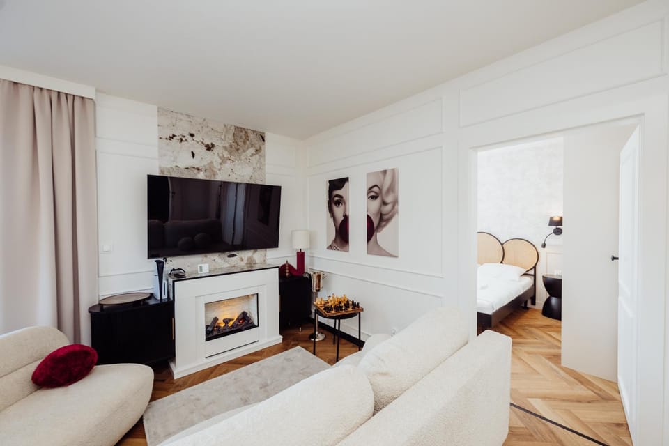 Communal lounge/ TV room, TV and multimedia, Seating area