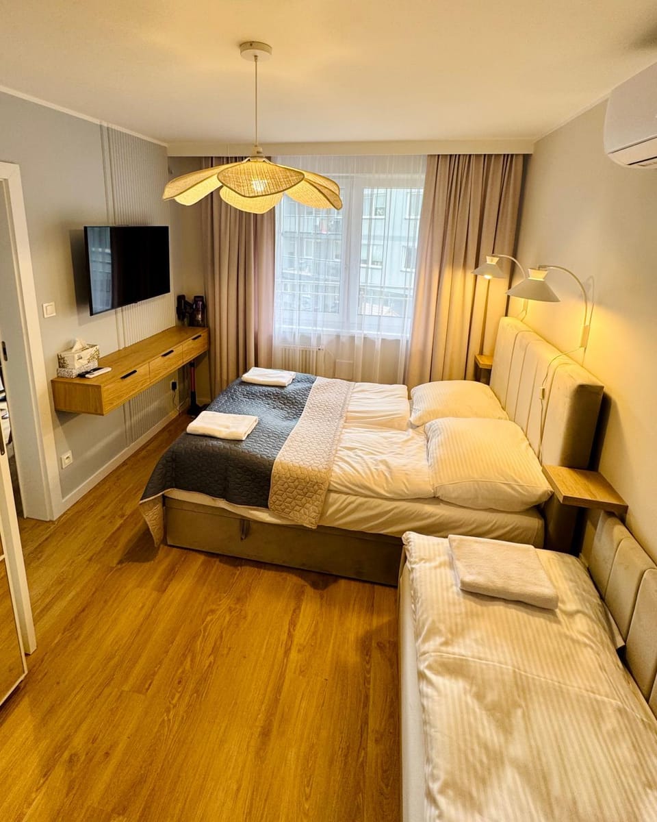 Bed, TV and multimedia, Bedroom, towels, air conditioner