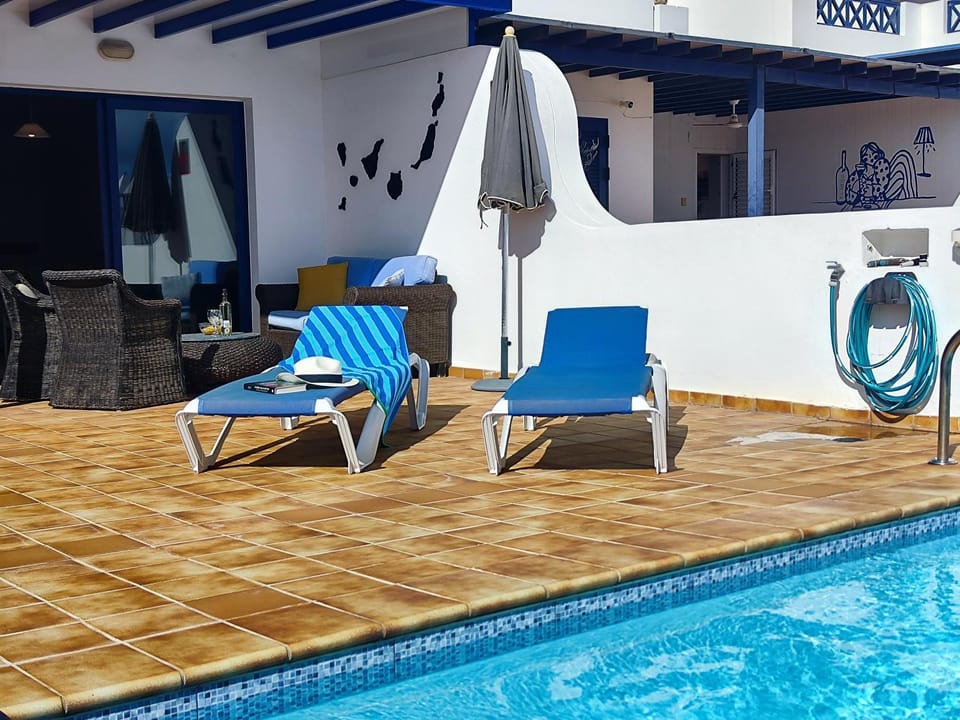 Day, Pool view, Swimming pool, sunbed