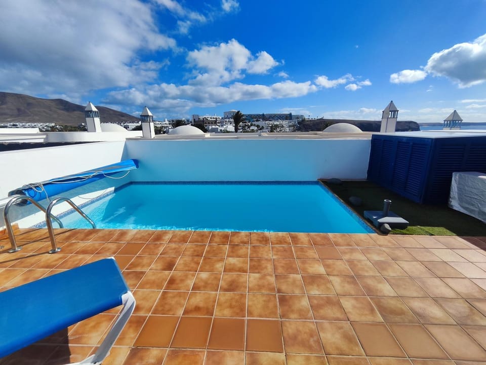 Day, Natural landscape, View (from property/room), Balcony/Terrace, Mountain view, Pool view, Swimming pool, sunbed