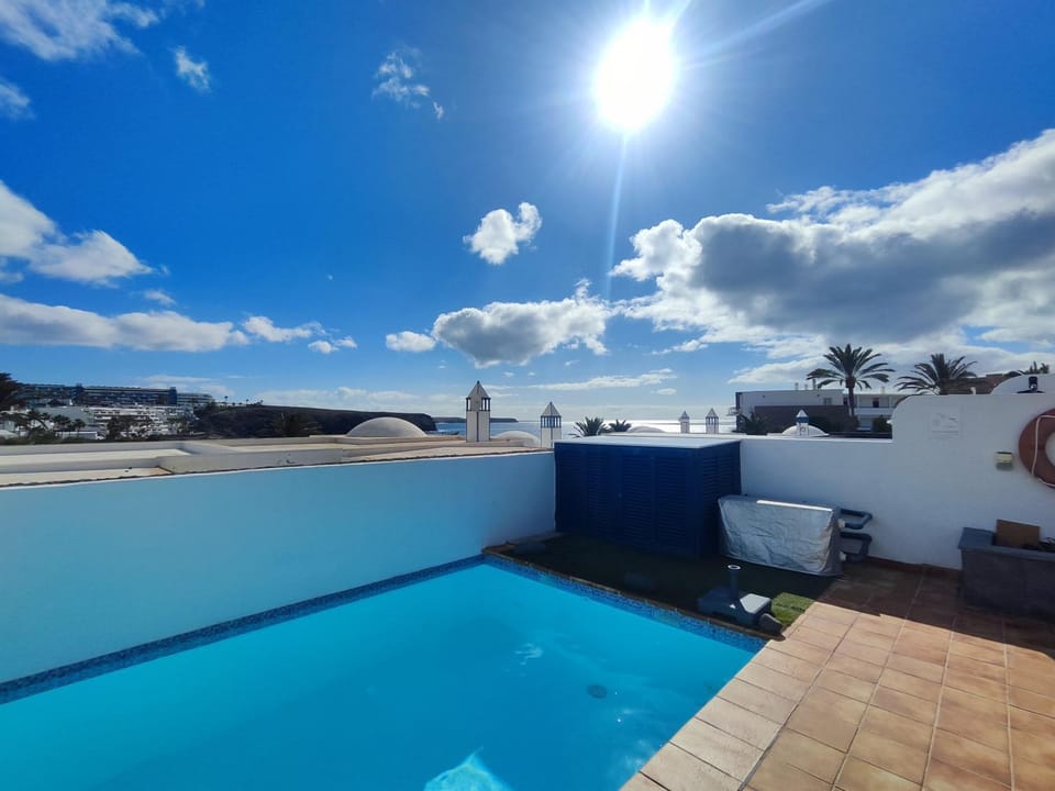 Day, Natural landscape, Pool view, Swimming pool, sunbed