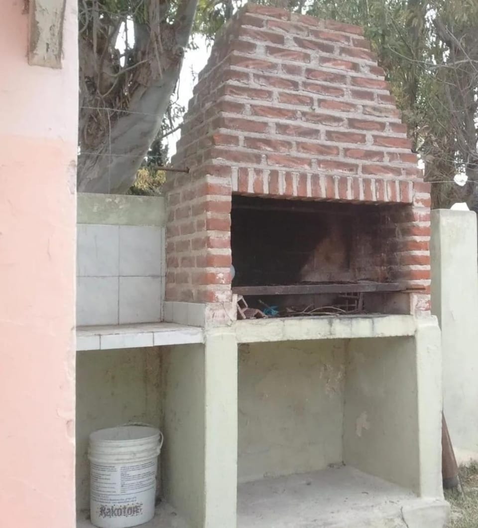 Miramar costa Atlántica alquiler temporario casa para 10 personas exelente ubicación a Dos cuadras de la playa y cuatro del centro House in Miramar