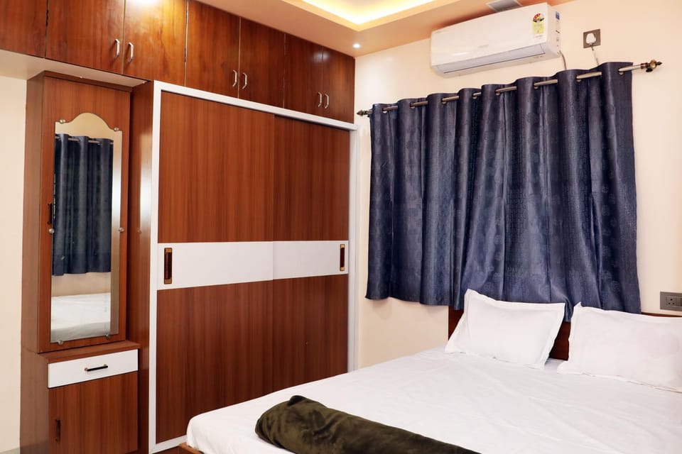 Bedroom, wardrobe, air conditioner