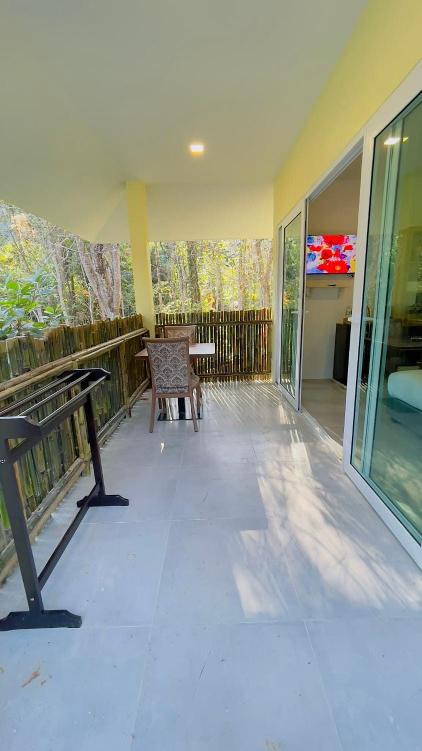 Jungle Breeze Bungalow 5, Fast WiFi, Quiet Retreat House in Ko Chang
