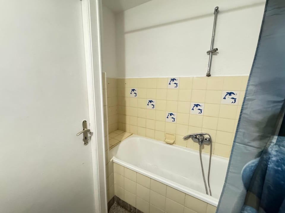 Bathroom, Bath, towels